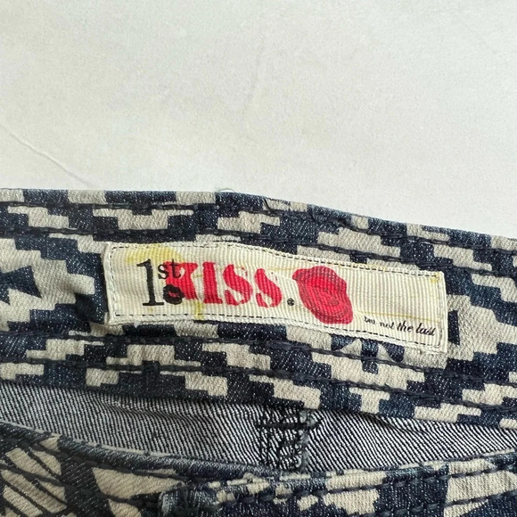1st Kiss Shorts Size 11 Womens Stretch Mid Rise Printed Jean Blue Denim NWT - Picture 7 of 7